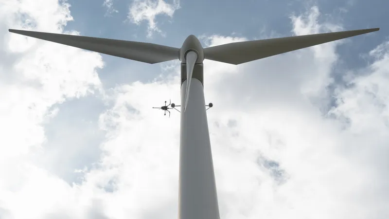 LPS-Prüfung per Drohne an einer Windkraftanlage